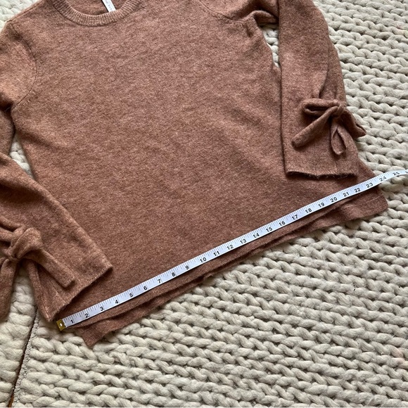 Babaton The Group Wool Sweater with Bow Sleeves | xxs - Picture 10 of 14